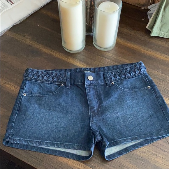 🐥New Forever21 Denim shorts - Picture 2 of 8